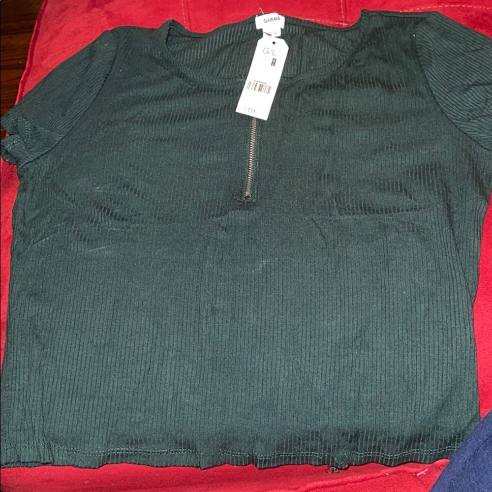 Rib zipper top
